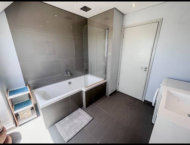 5 BEDROOM APARTMENT FOR SALE IN DOLPHIN BEACH